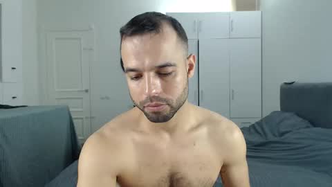 onebestlover online show from November 12, 2025, 9:32 am