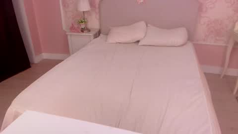 Snapshot of oneblondenicole chatting on December 24, 2024, 5:49 am Nicole online show from December 24, 2024, 5:49 am