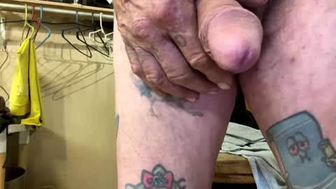 Snapshot of onesmallweenie chatting on February 21, 2025, 3:56 am onesmallweenie online show from February 21, 2025, 3:56 am