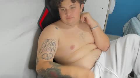 Andres INDEPENDENT MODEL online show from November 14, 2025, 2:32 am