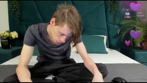 Snapshot of only_eric chatting on February 14, 2025, 7:23 pm Erick online show from February 14, 2025, 7:23 pm