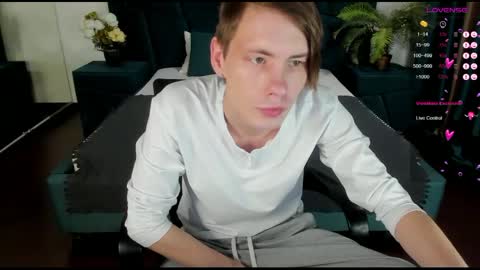 Snapshot of only_eric chatting on February 18, 2025, 6:26 pm Erick online show from February 18, 2025, 6:26 pm