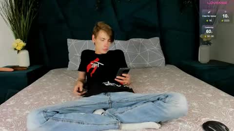 Snapshot of only_eric chatting on September 10, 2025, 6:57 am Erick online show from September 10, 2025, 6:57 am