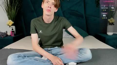 Snapshot of only_eric chatting on September 19, 2025, 7:43 am Erick online show from September 19, 2025, 7:43 am