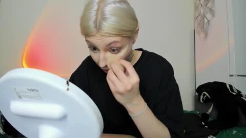 Snapshot of only_iva21 chatting on October 27, 2025, 12:53 pm Iva online show from October 27, 2025, 12:53 pm