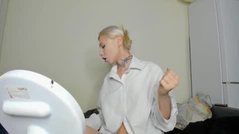 Snapshot of only_iva21 chatting on November 11, 2025, 2:28 pm Iva online show from November 11, 2025, 2:28 pm