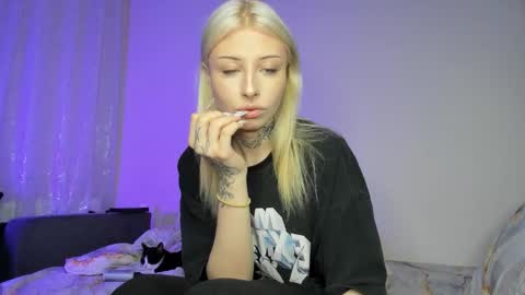 Snapshot of only_iva21 chatting on November 30, 2025, 12:42 pm Iva online show from November 30, 2025, 12:42 pm