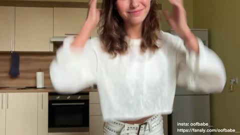 Helen online show from September 20, 2025, 10:16 am