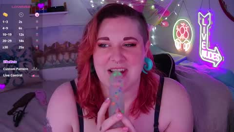 Snapshot of opalreigning chatting on February 6, 2025, 10:26 am Opal online show from February 6, 2025, 10:26 am