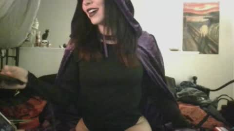 opalsessence_ online show from October 22, 2025, 3:51 am