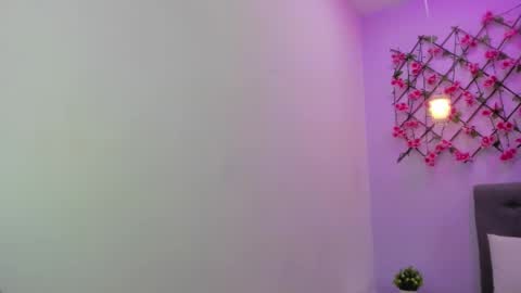 Miss Guzman  online show from March 7, 2025, 12:12 pm