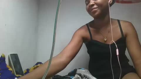 ornellahhh online show from November 10, 2025, 10:36 am