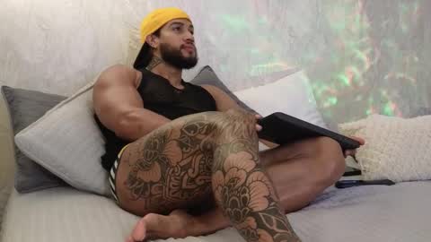 Snapshot of osher_cox chatting on November 22, 2025, 2:21 am osher_cox online show from November 22, 2025, 2:21 am