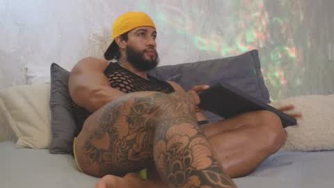 Snapshot of osher_cox chatting on December 18, 2025, 3:01 am osher_cox online show from December 18, 2025, 3:01 am