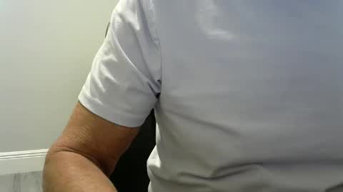Snapshot of ossibottom chatting on October 9, 2025, 10:19 pm Ossi online show from October 9, 2025, 10:19 pm