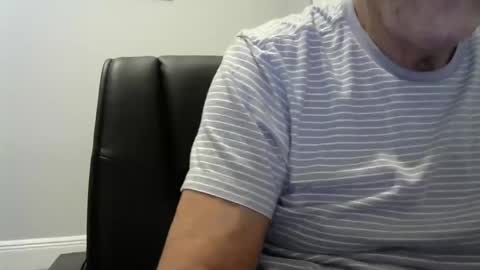 Snapshot of ossibottom chatting on October 16, 2025, 11:17 pm Ossi online show from October 16, 2025, 11:17 pm