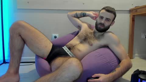 Snapshot of otishairy chatting on December 15, 2024, 12:29 am Otis online show from December 15, 2024, 12:29 am