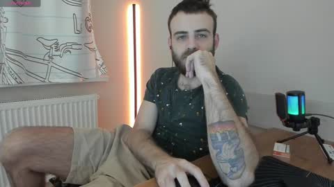 Snapshot of otishairy chatting on December 23, 2024, 11:28 pm Otis online show from December 23, 2024, 11:28 pm