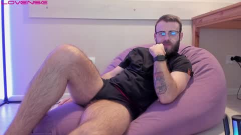 Snapshot of otishairy chatting on February 8, 2025, 10:51 pm Otis online show from February 8, 2025, 10:51 pm