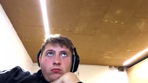 outflayd online show from November 6, 2025, 9:15 pm