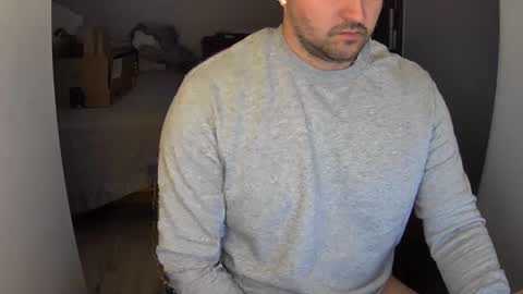 Snapshot of outside1991 chatting on December 14, 2024, 9:02 pm outside1991 online show from December 14, 2024, 9:02 pm