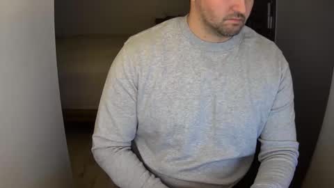 Snapshot of outside1991 chatting on December 31, 2024, 12:11 am outside1991 online show from December 31, 2024, 12:11 am