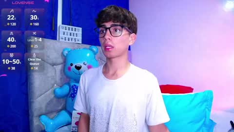 Owen  Independent model  online show from December 7, 2024, 7:38 am