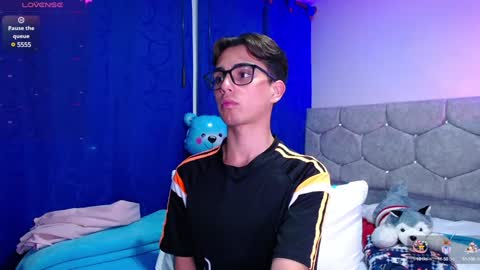 Owen  Independent model  online show from December 20, 2024, 5:57 am