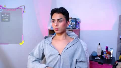 Owen  Independent model  online show from November 25, 2025, 5:51 am