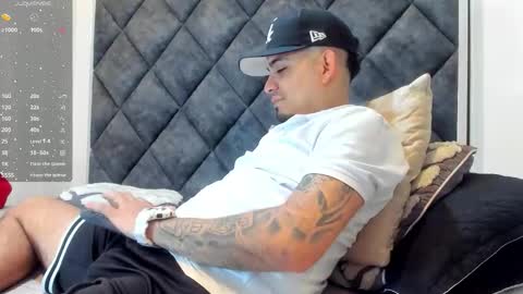 O W E N - S T O N E online show from November 18, 2025, 11:47 am