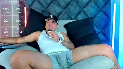 O W E N - S T O N E online show from December 4, 2025, 1:53 pm