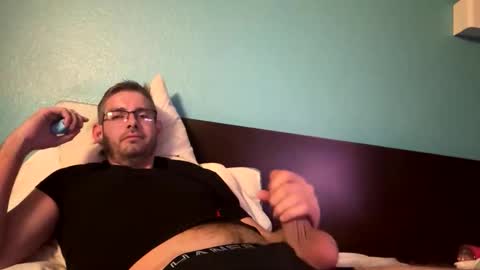 owunn online show from November 18, 2025, 6:07 am