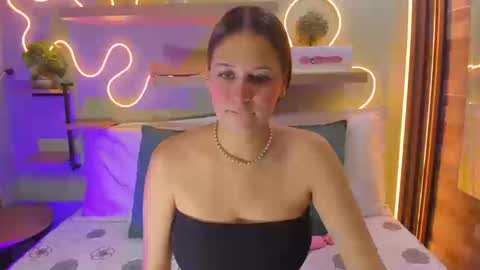 P A L M E R  online show from September 9, 2025, 2:16 pm