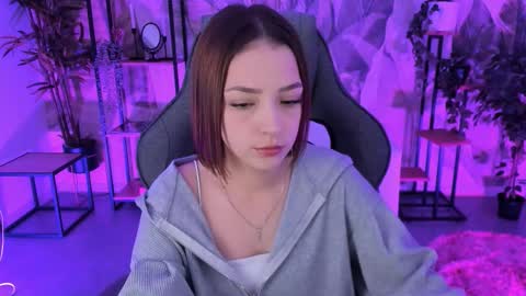 Snapshot of pambeeslyy chatting on October 6, 2025, 8:23 am Pam online show from October 6, 2025, 8:23 am