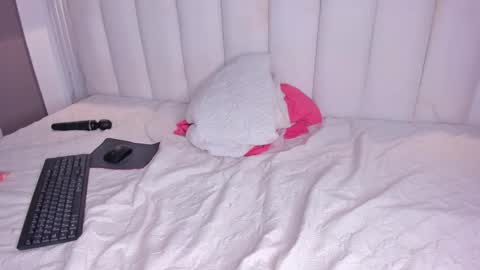 pamela online show from November 1, 2025, 7:49 pm