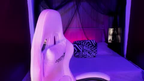 Snapshot of pamelaascott chatting on November 27, 2025, 4:36 am P A M online show from November 27, 2025, 4:36 am