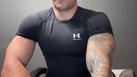 Snapshot of panther_style chatting on December 1, 2025, 4:39 am Oleg online show from December 1, 2025, 4:39 am