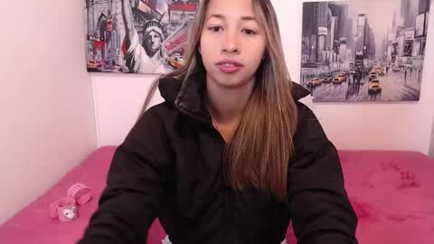 Paola online show from December 4, 2025, 12:03 pm