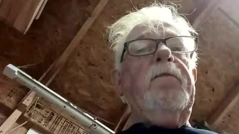 Snapshot of papajb70 chatting on March 9, 2025, 3:22 am papajb70 online show from March 9, 2025, 3:22 am