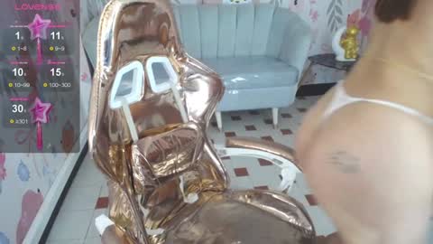 Snapshot of paris09_v chatting on January 16, 2025, 6:25 am PARIS online show from January 16, 2025, 6:25 am