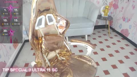 Snapshot of paris09_v chatting on February 26, 2025, 9:42 am PARIS online show from February 26, 2025, 9:42 am