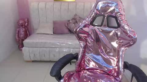 Snapshot of paris_1sub chatting on February 18, 2025, 9:53 pm Paris 1sub online show from February 18, 2025, 9:53 pm