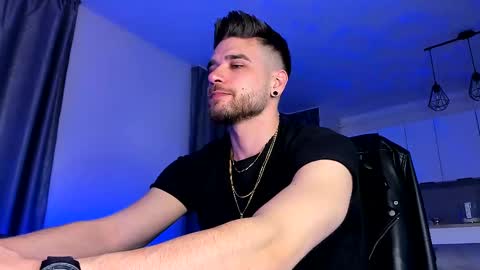 Paris online show from February 9, 2025, 8:45 pm