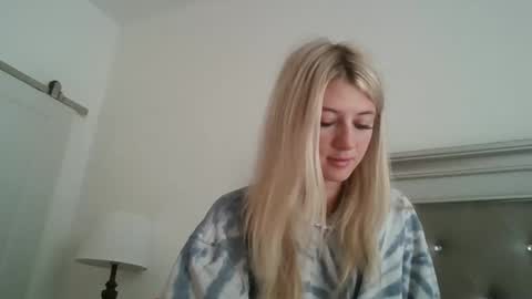 Snapshot of parisbaby2000 chatting on October 21, 2025, 1:23 pm parisbaby2000 online show from October 21, 2025, 1:23 pm