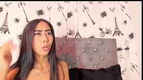 parisbritany__ online show from October 23, 2025, 9:13 pm