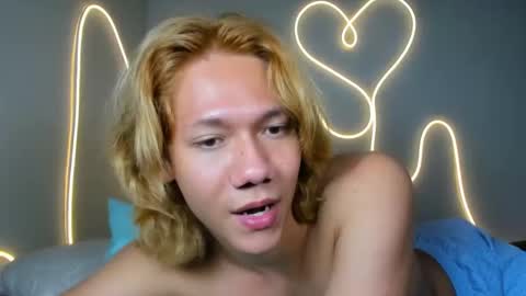 Snapshot of parisstone2 chatting on December 5, 2024, 11:40 pm connie online show from December 5, 2024, 11:40 pm