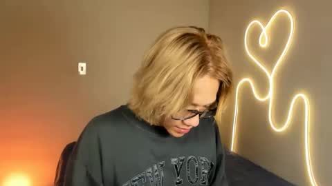 Snapshot of parisstone2 chatting on December 8, 2024, 8:25 pm connie online show from December 8, 2024, 8:25 pm