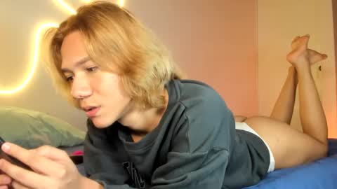 Snapshot of parisstone2 chatting on December 10, 2024, 10:26 pm connie online show from December 10, 2024, 10:26 pm