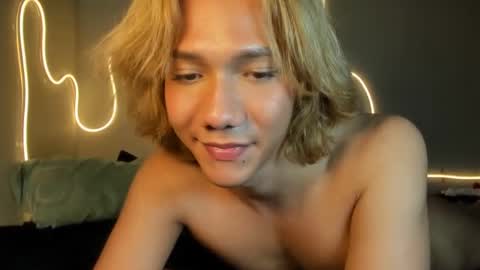 Snapshot of parisstone2 chatting on December 12, 2024, 12:48 am connie online show from December 12, 2024, 12:48 am