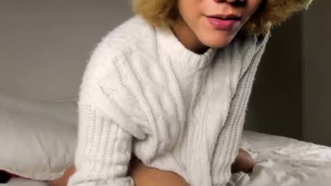 Snapshot of parisstone2 chatting on December 15, 2024, 11:42 pm connie online show from December 15, 2024, 11:42 pm